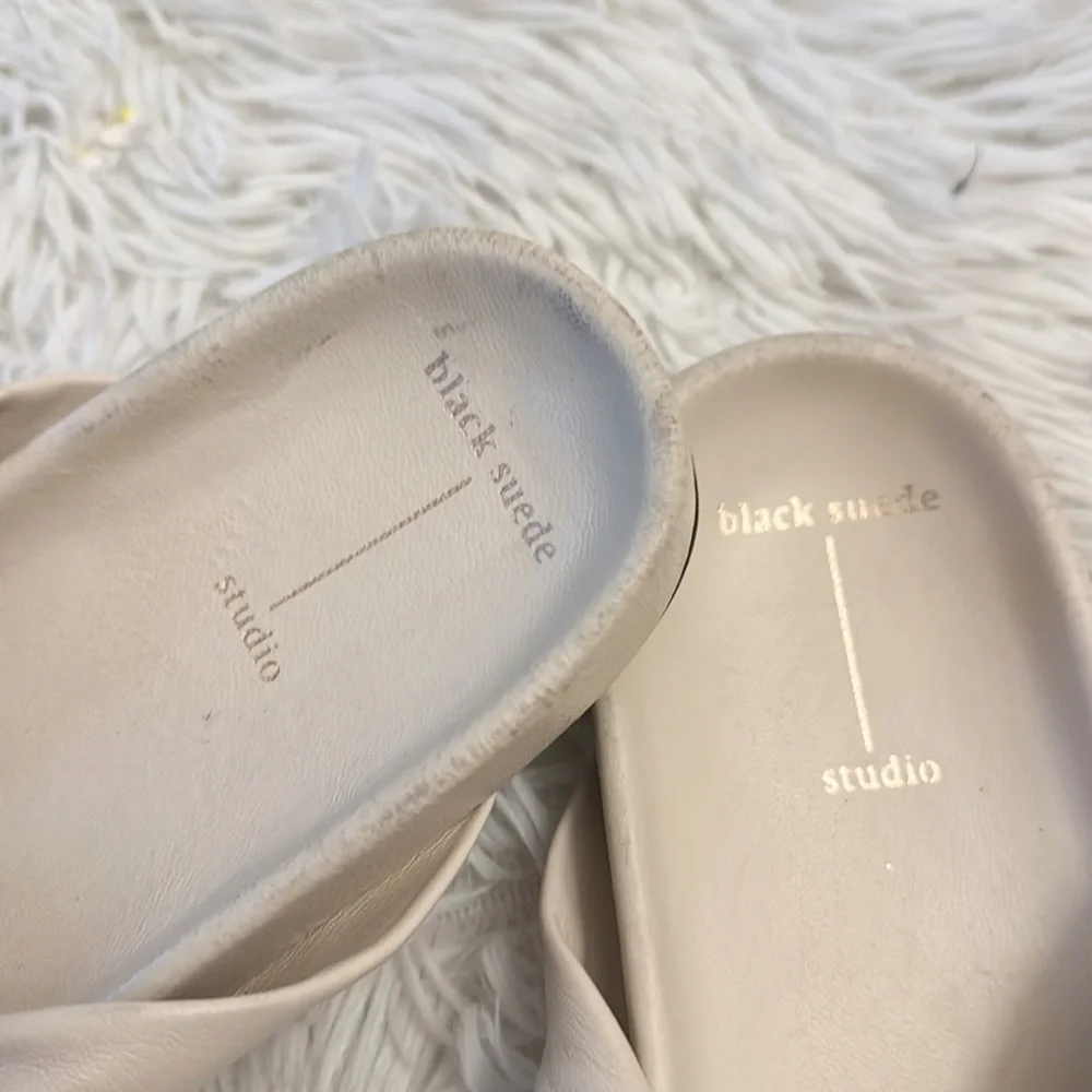Black Studio Stone Nappa Leather cushioned thong sandals women size 7
